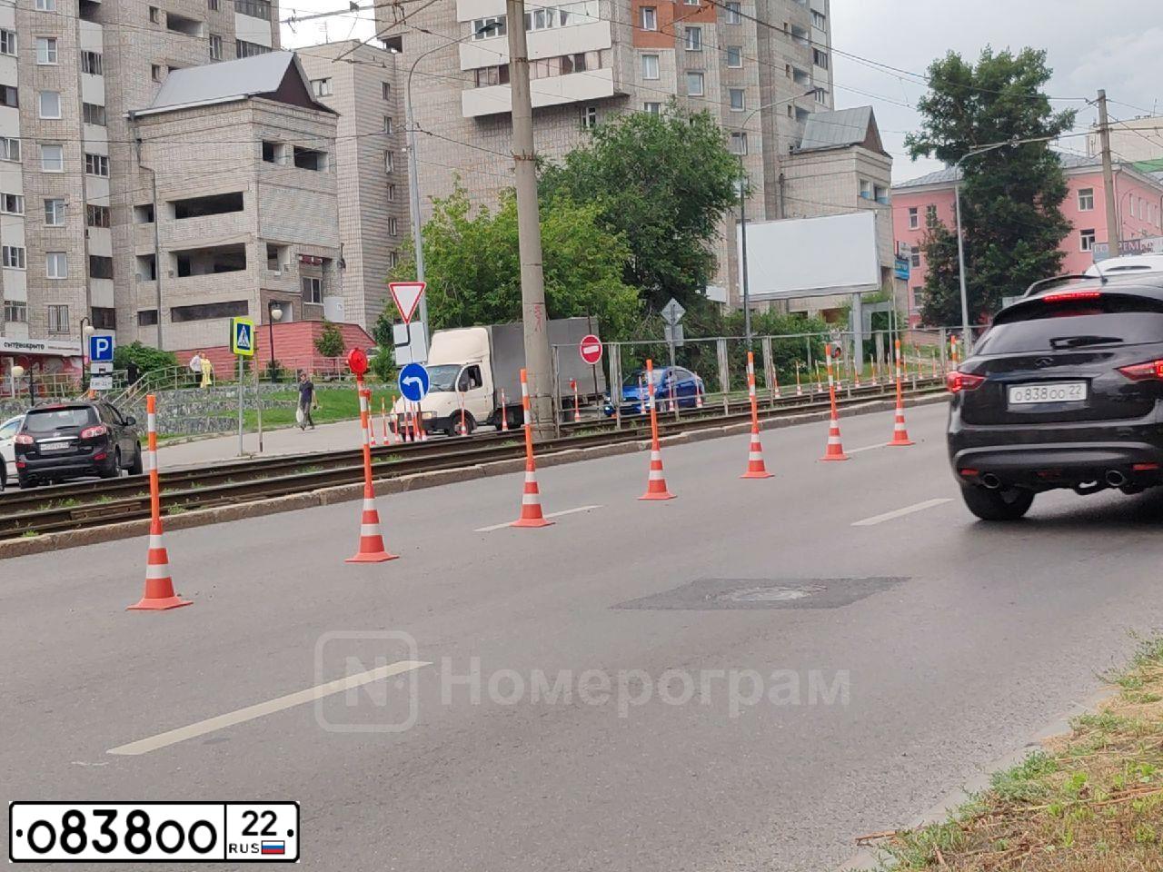 Фото автомобиля INFINITI QX70 /FX/, 2015 — госномер Т633АТ154. Цвет: ЧЕРНЫЙ