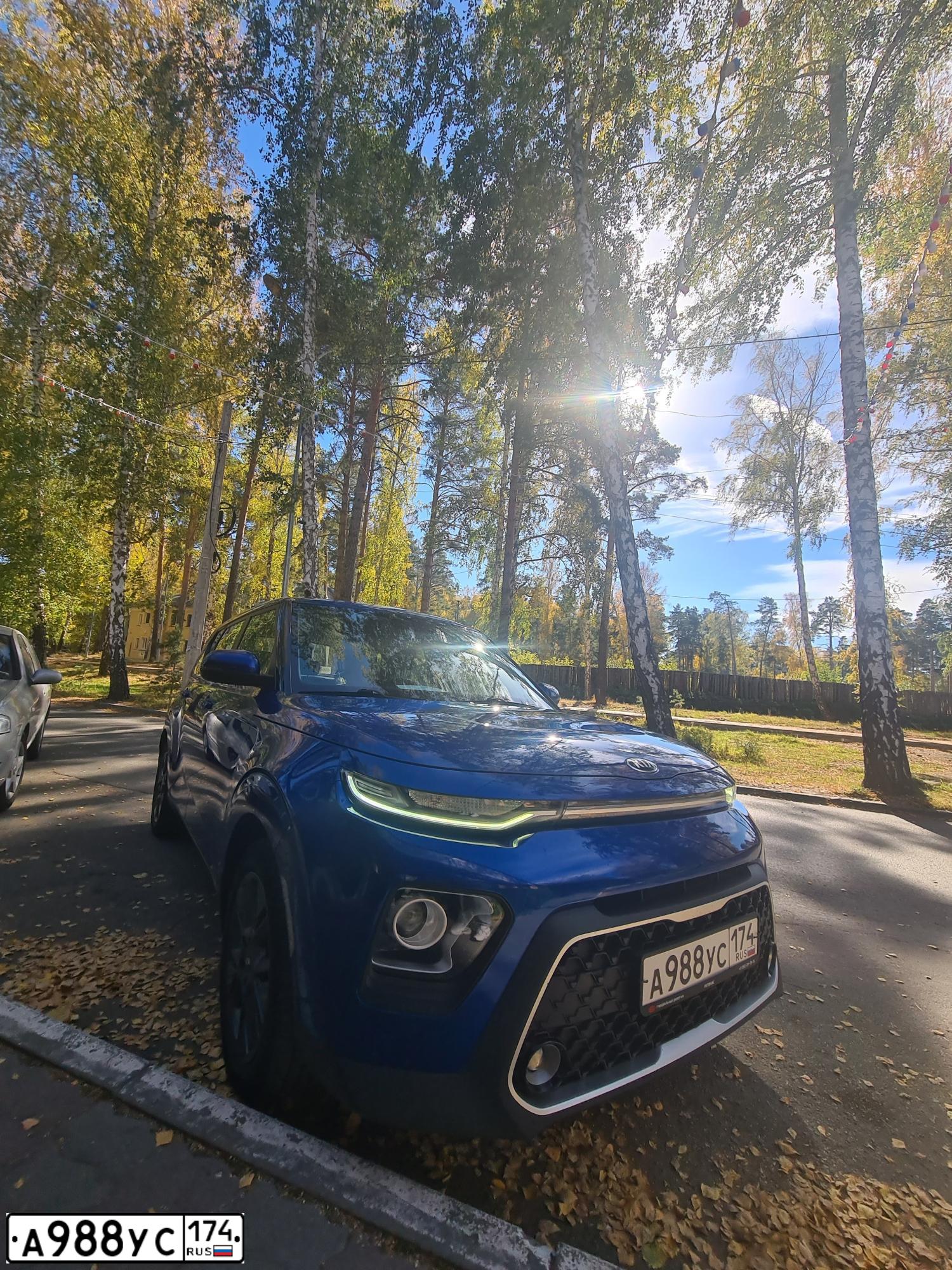 Фото автомобиля KIA SOUL, 2020 — госномер А988УС174. Цвет: СИНИЙ