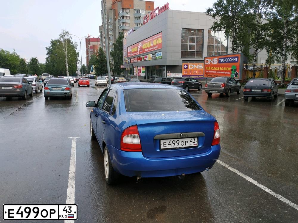 Фото автомобиля LADA 1118 KALINA, 2006 — госномер Е499ОР43. Цвет: ЯРКО-СИНИЙ