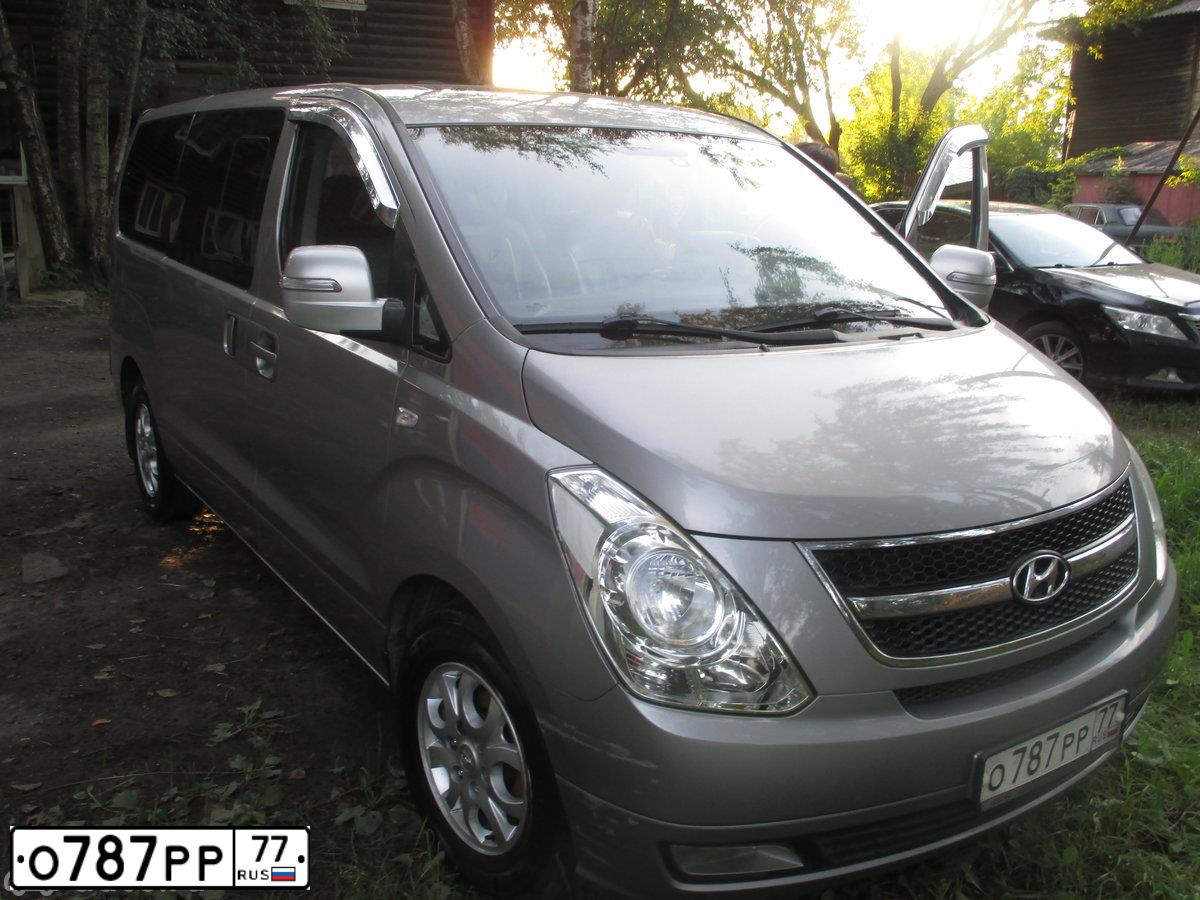 Фото автомобиля HYUNDAI GRAND STAREX, 2012 — госномер С468ЕА750. Цвет: Серый