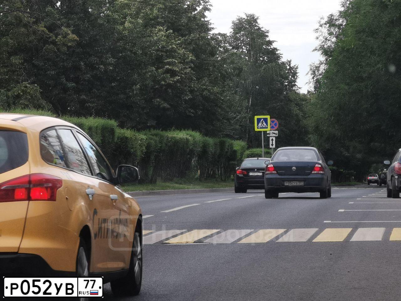 Фото автомобиля MITSUBISHI LANCER, 1997 — госномер О282КТ199. Цвет: ЗЕЛЕНЫЙ