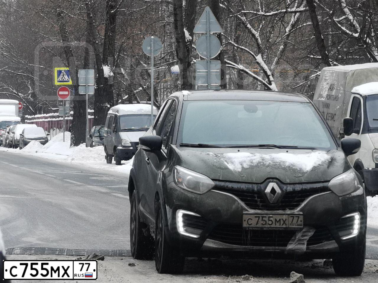 Фото автомобиля RENAULT KAPTUR, 2016 — госномер Е635МВ977. Цвет: ЗЕЛЕНЫЙ ЧЕРНЫЙ