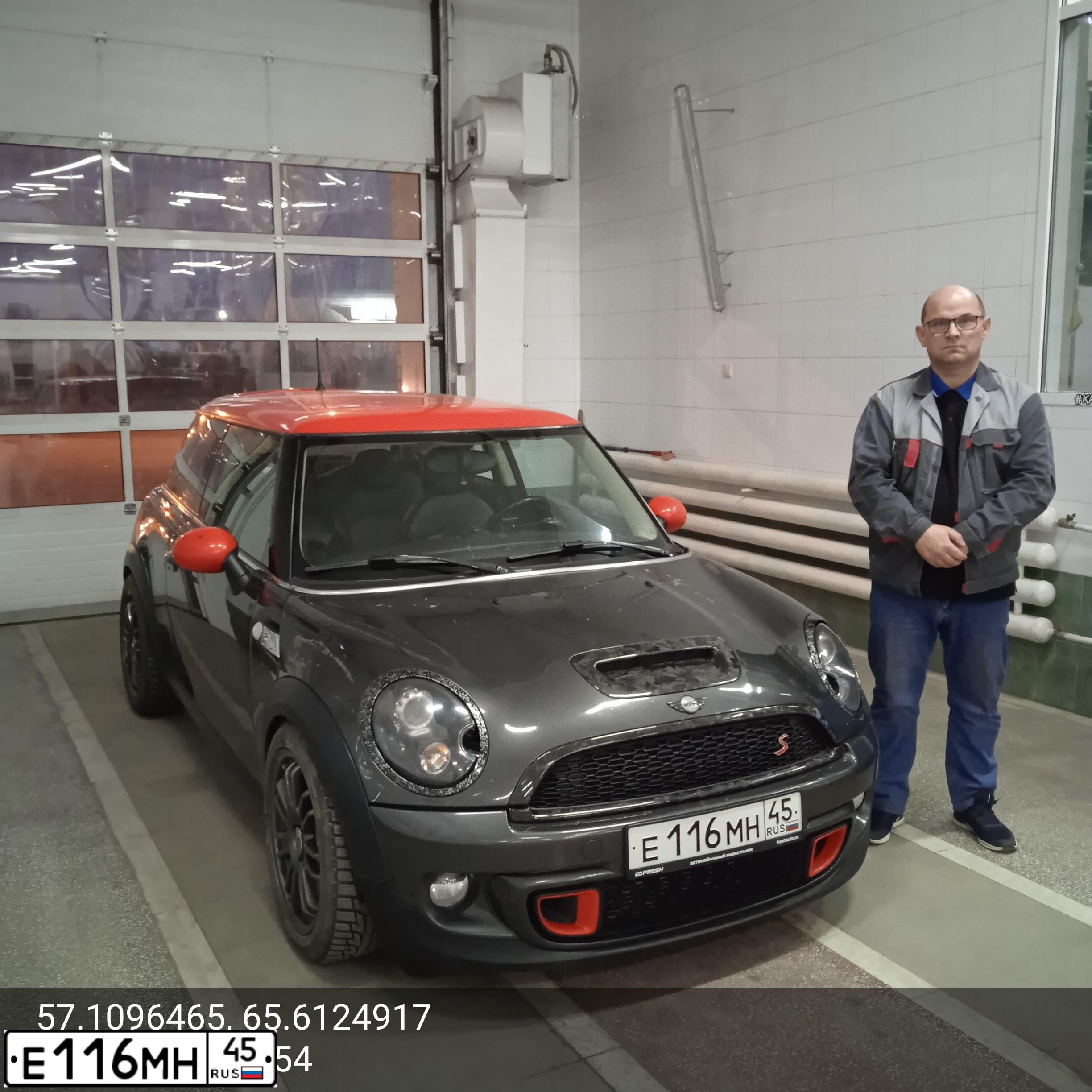 Фото автомобиля MINI МИНИ КУПЕР S, 2012 — госномер Е116МН45. Цвет: СЕРЫЙ ТЕМНЫЙ