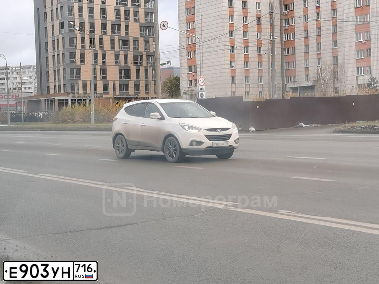 Фото автомобиля HYUNDAI IX35, 2015 — госномер В111ОР16. Цвет: Белый