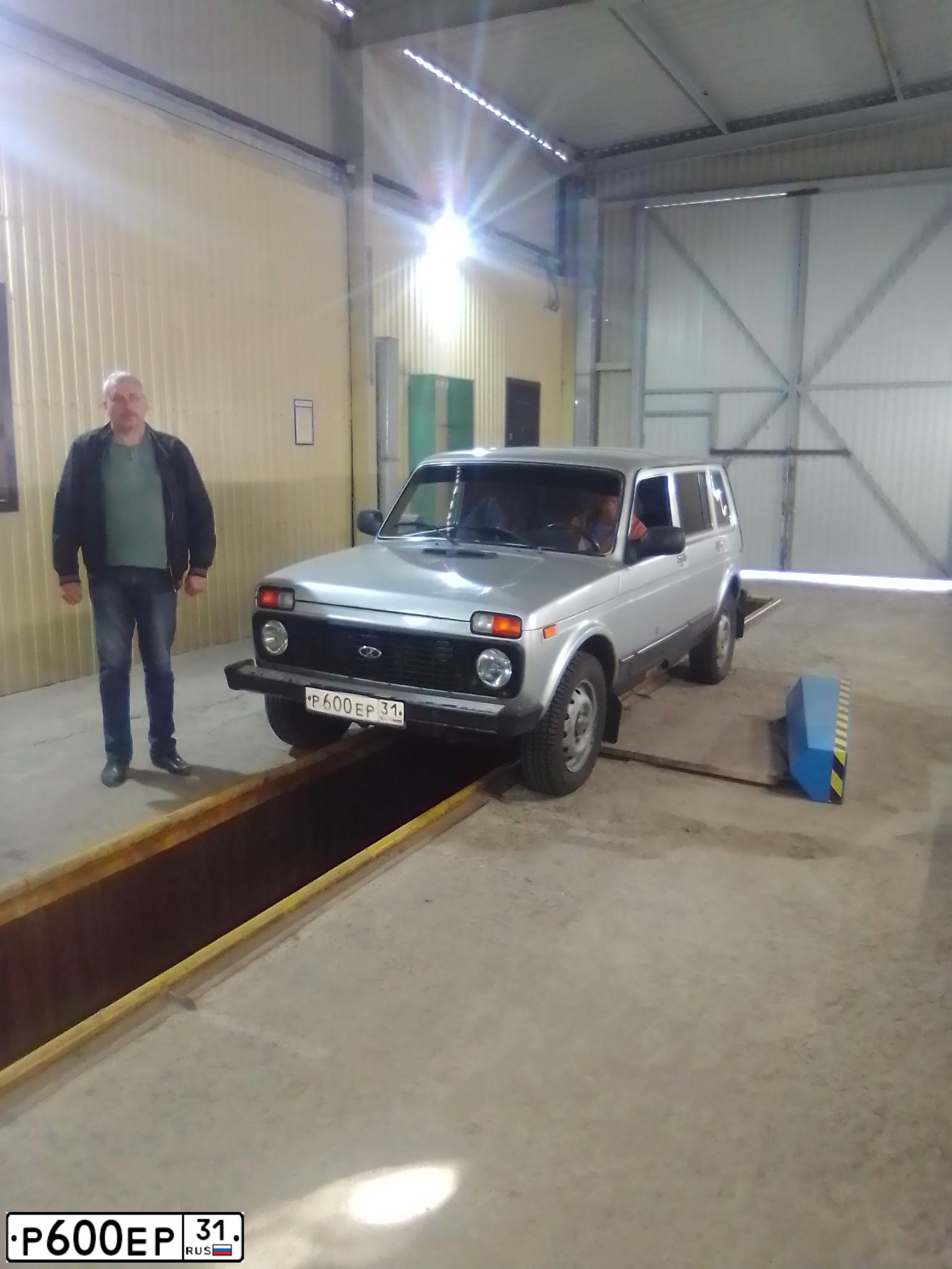 Фото автомобиля LADA 2131 NIVA, 2010 — госномер Р600ЕР31. Цвет: СВЕТЛО-СЕРЕБРИСТЫЙ МЕЛАЛЛ