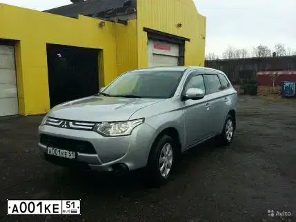 Фото автомобиля FORD FOCUS, 2010 — госномер У241ЕУ51. Цвет: ФИОЛЕТОВЫЙ