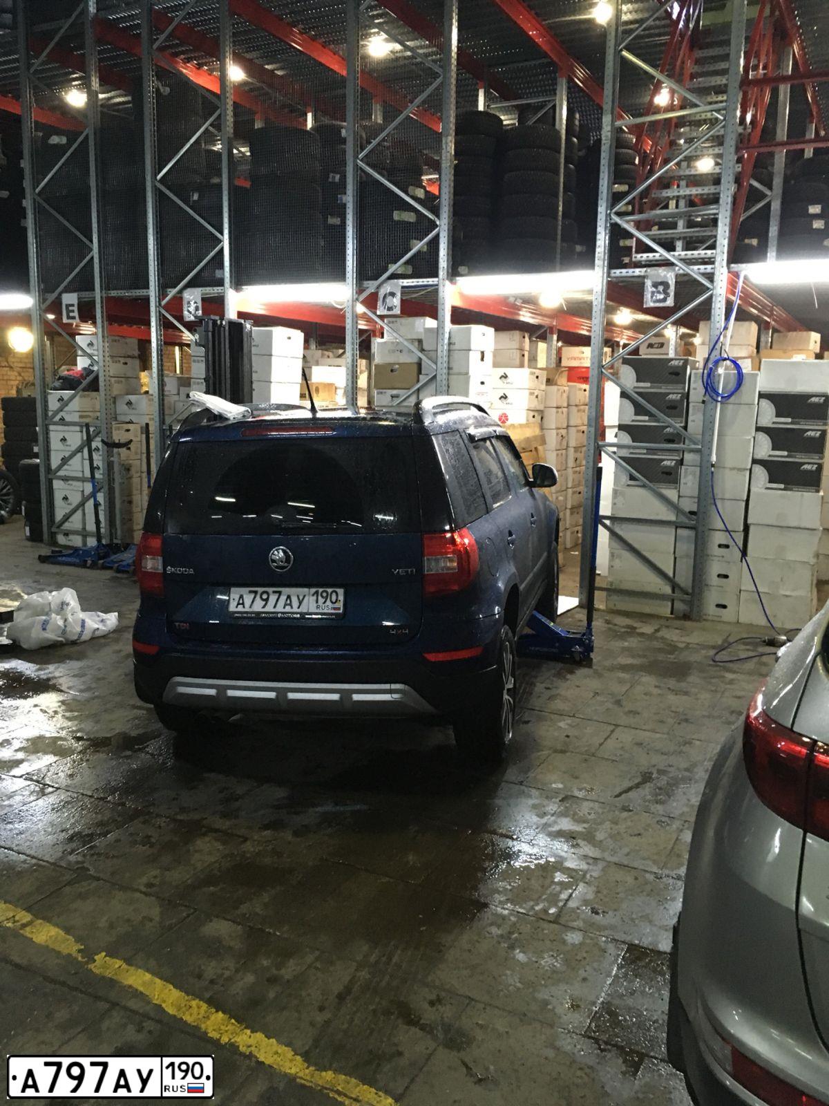 Фото автомобиля HYUNDAI TUCSON, 2008 — госномер Р126ЕУ68. Цвет: темно-серый