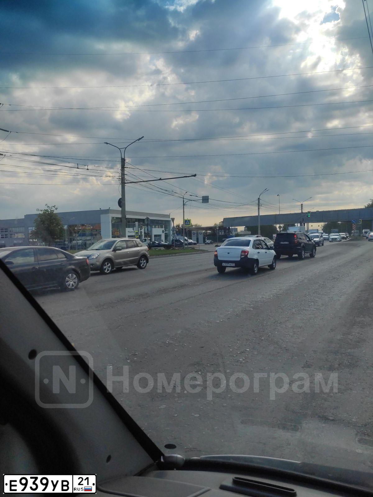 Фото автомобиля LADA 2190 GRANTA, 2017 — госномер Е939УВ21. Цвет: БЕЛЫЙ