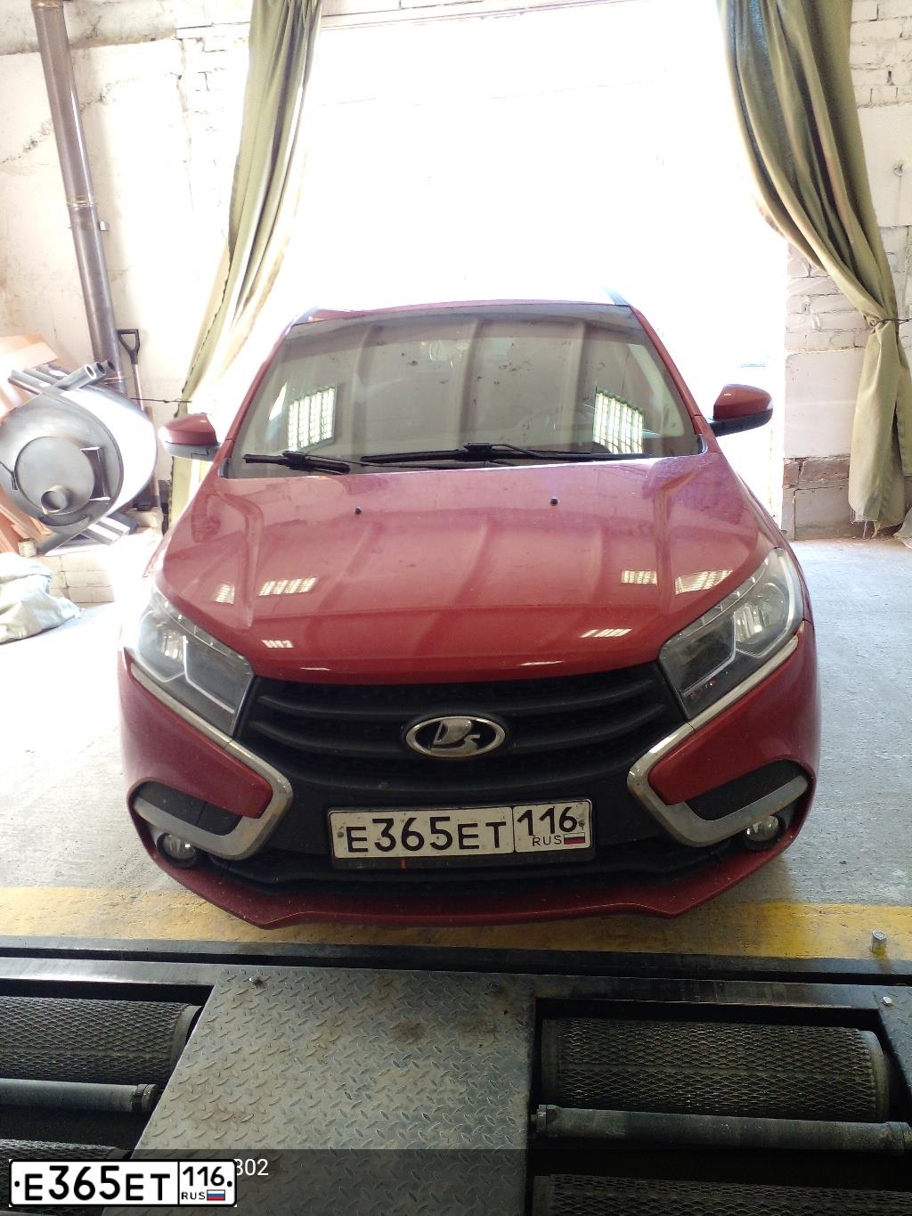 Фото автомобиля LADA XRAY, 2017 — госномер Е365ЕТ116. Цвет: КРАСНЫЙ