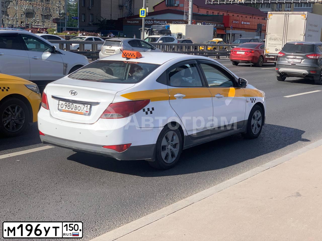Фото автомобиля FORD KUGA, 2015 — госномер О028НР71. Цвет: СЕРЫЙ