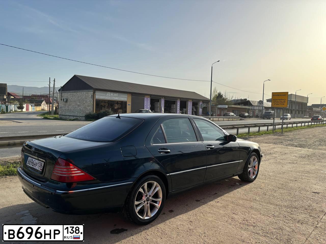 Фото автомобиля MERCEDES S-KLASSE, 2001 — госномер К291АМ147. Цвет: ЧЕРНО-СИНИЙ