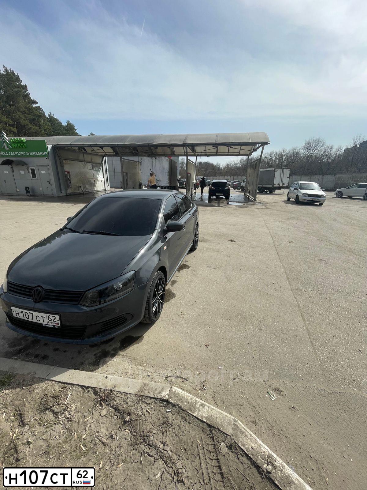 Фото автомобиля VOLKSWAGEN POLO, 2013 — госномер Н107СТ62. Цвет: Серый