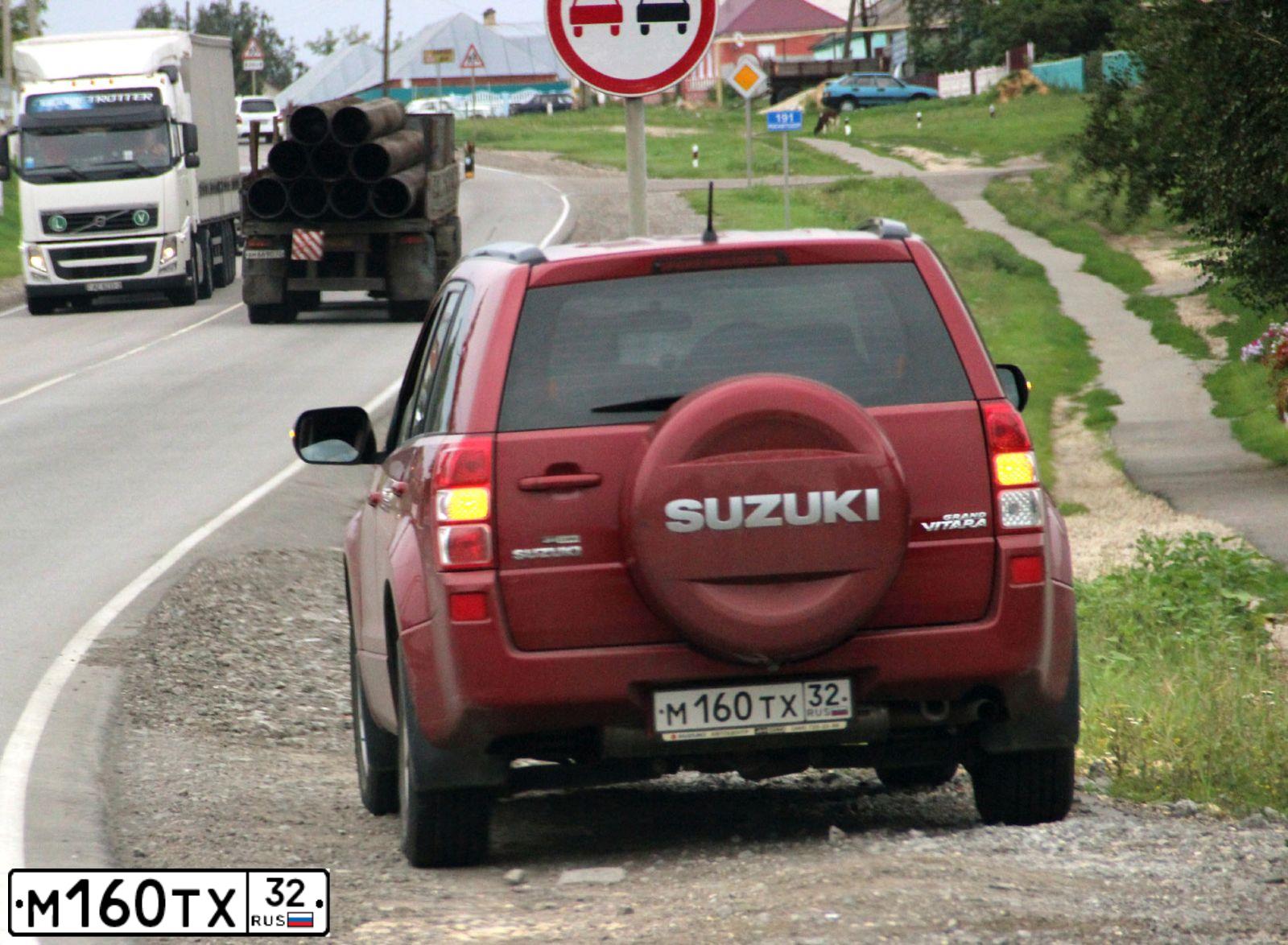 Фото автомобиля SUZUKI /GRAND/ VITARA, 2010 — госномер М100ВН40. Цвет: Красный