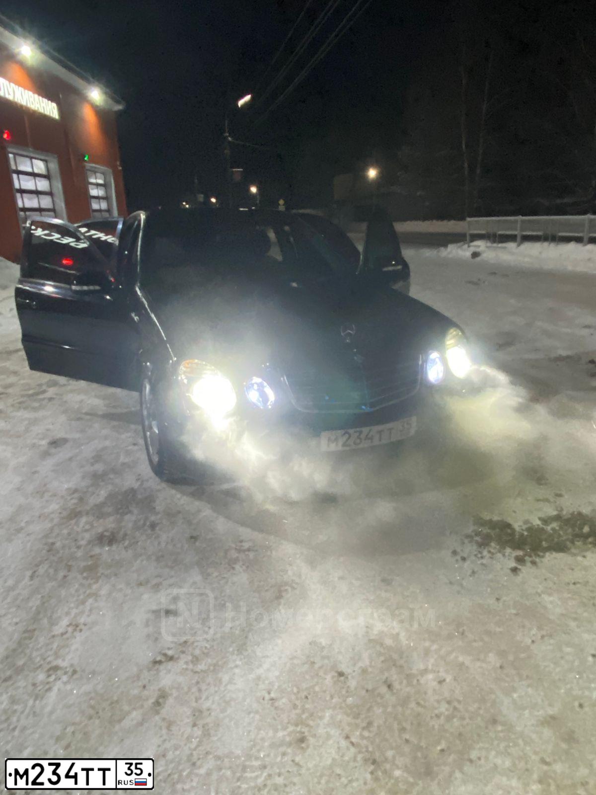 Фото автомобиля UAZ 3163 PATRIOT, 2014 — госномер Н993АХ186. Цвет: АРКТИКА