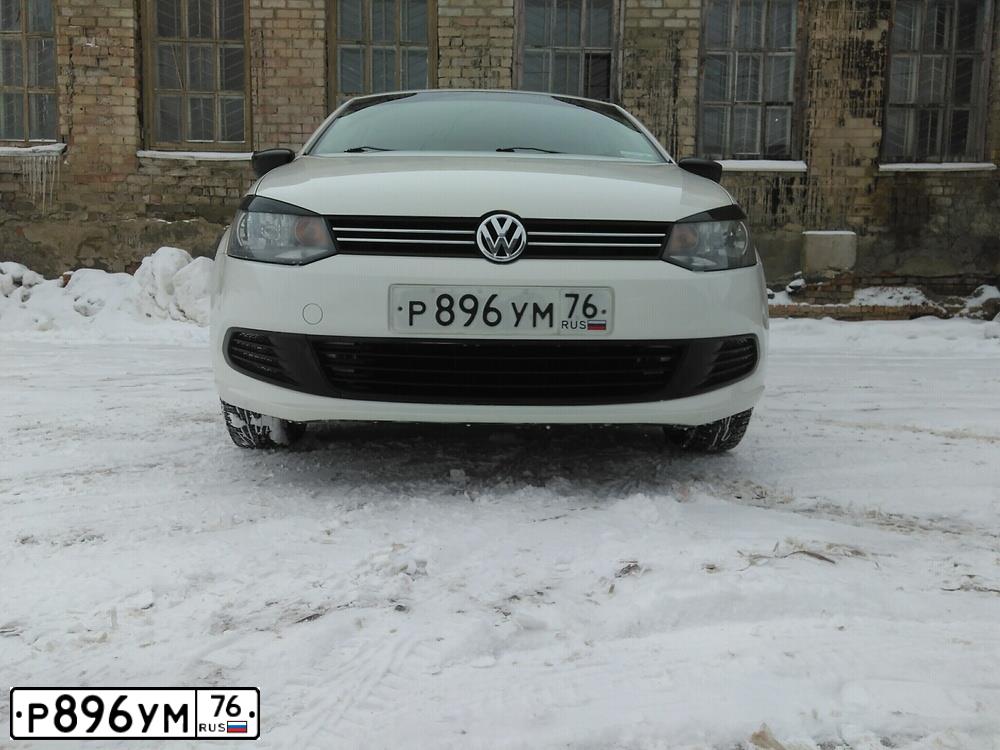 Фото автомобиля VOLKSWAGEN POLO, 2011 — госномер Х216ВА136. Цвет: Белый