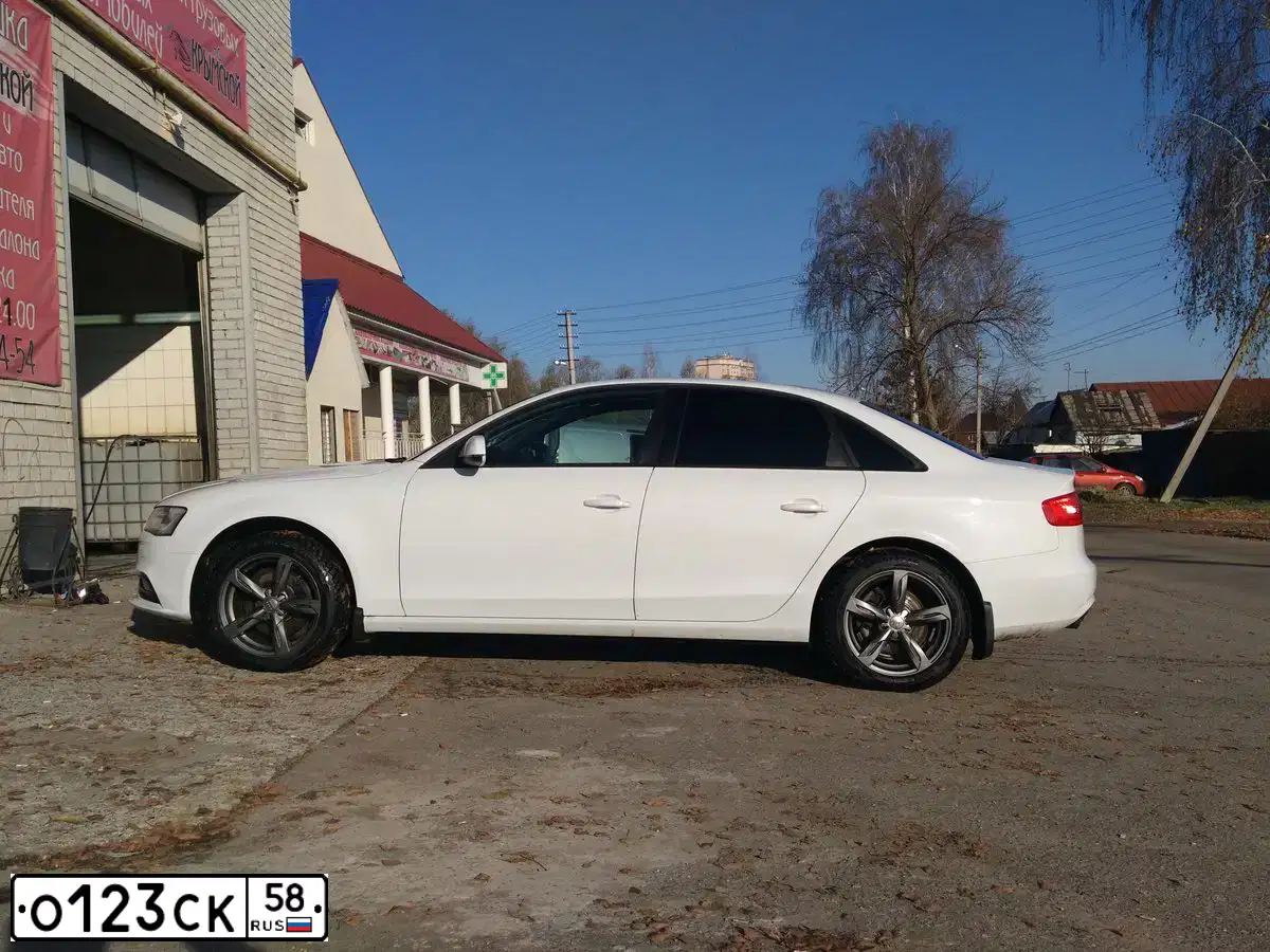 Фото автомобиля AUDI A4, 2013 — госномер О123СК58. Цвет: БЕЛЫЙ