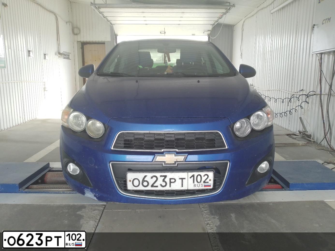 Фото автомобиля CHEVROLET AVEO, 2013 — госномер О623РТ102. Цвет: СИНИЙ МЕТАЛЛИК