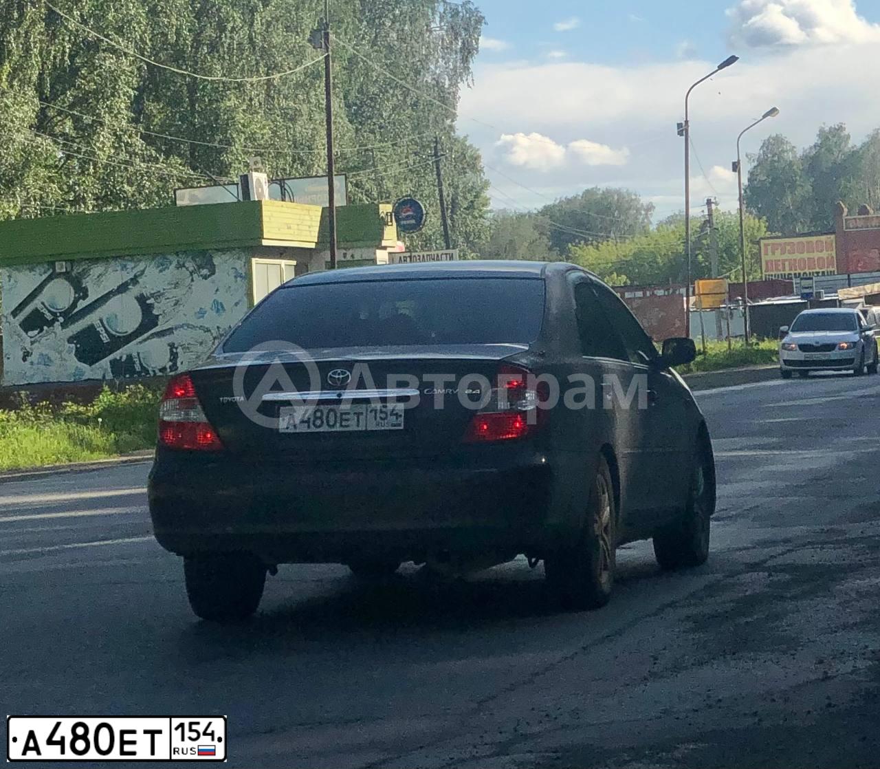 Фото автомобиля TOYOTA CAMRY, 2002 — госномер А480ЕТ154. Цвет: ЧЕРНЫЙ
