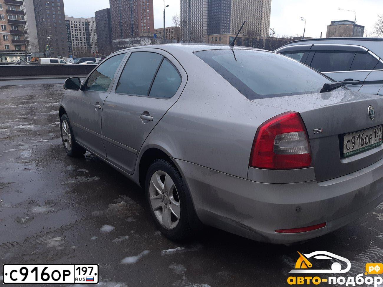 Фото автомобиля SKODA OCTAVIA, 2011 — госномер М353ЕМ13. Цвет: СЕРЫЙ