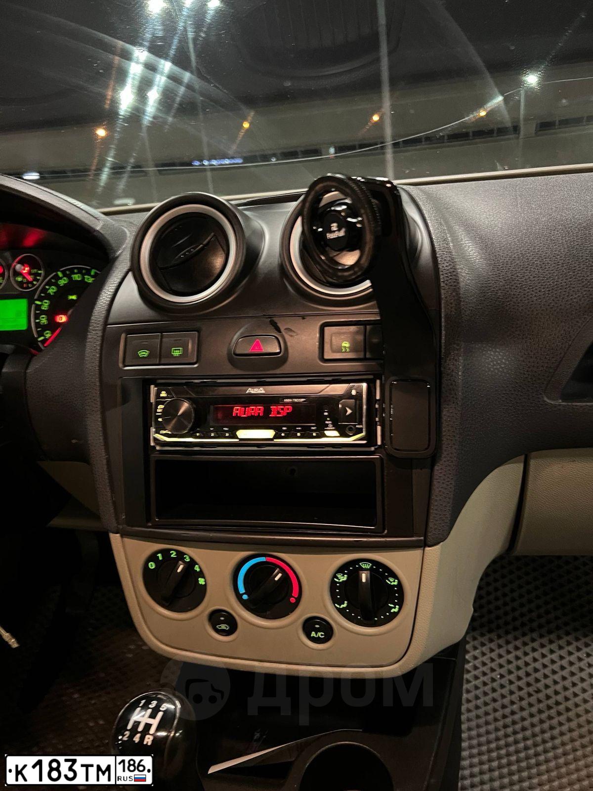 Фото автомобиля FORD FIESTA / ASPIRE, 2006 — госномер К183ТМ186. Цвет: СИРЕНЕВЫЙ