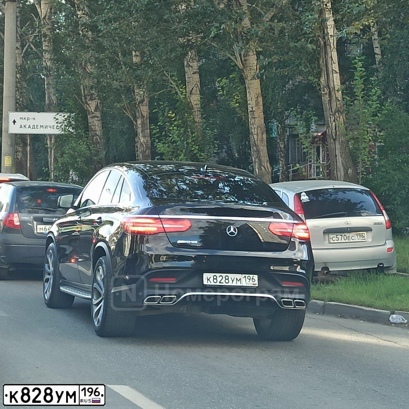 Фото автомобиля VOLKSWAGEN TIGUAN, 2018 — госномер К828УМ196. Цвет: Белый