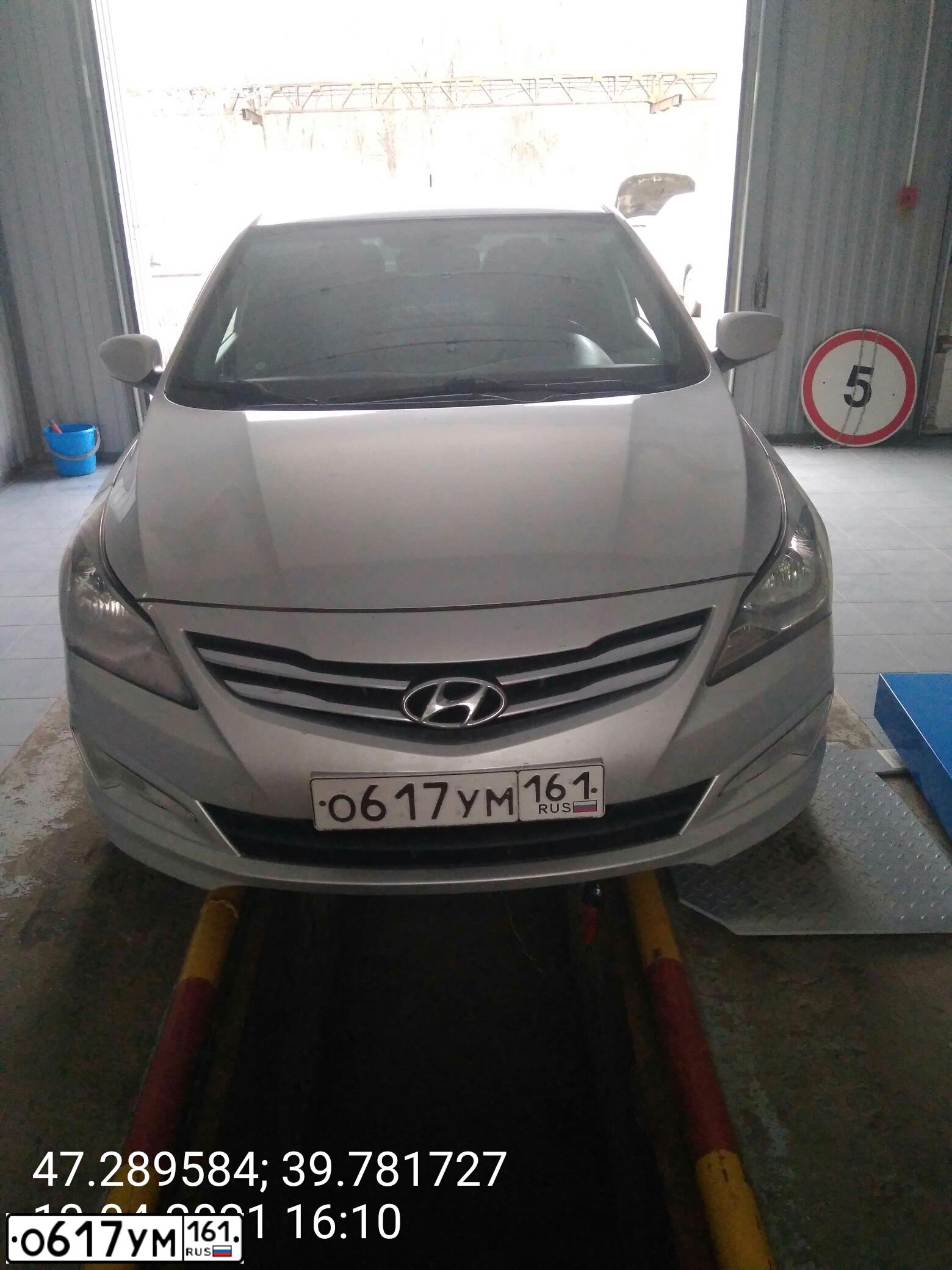 Фото автомобиля HYUNDAI SOLARIS, 2015 — госномер О617УМ161. Цвет: Серебристый