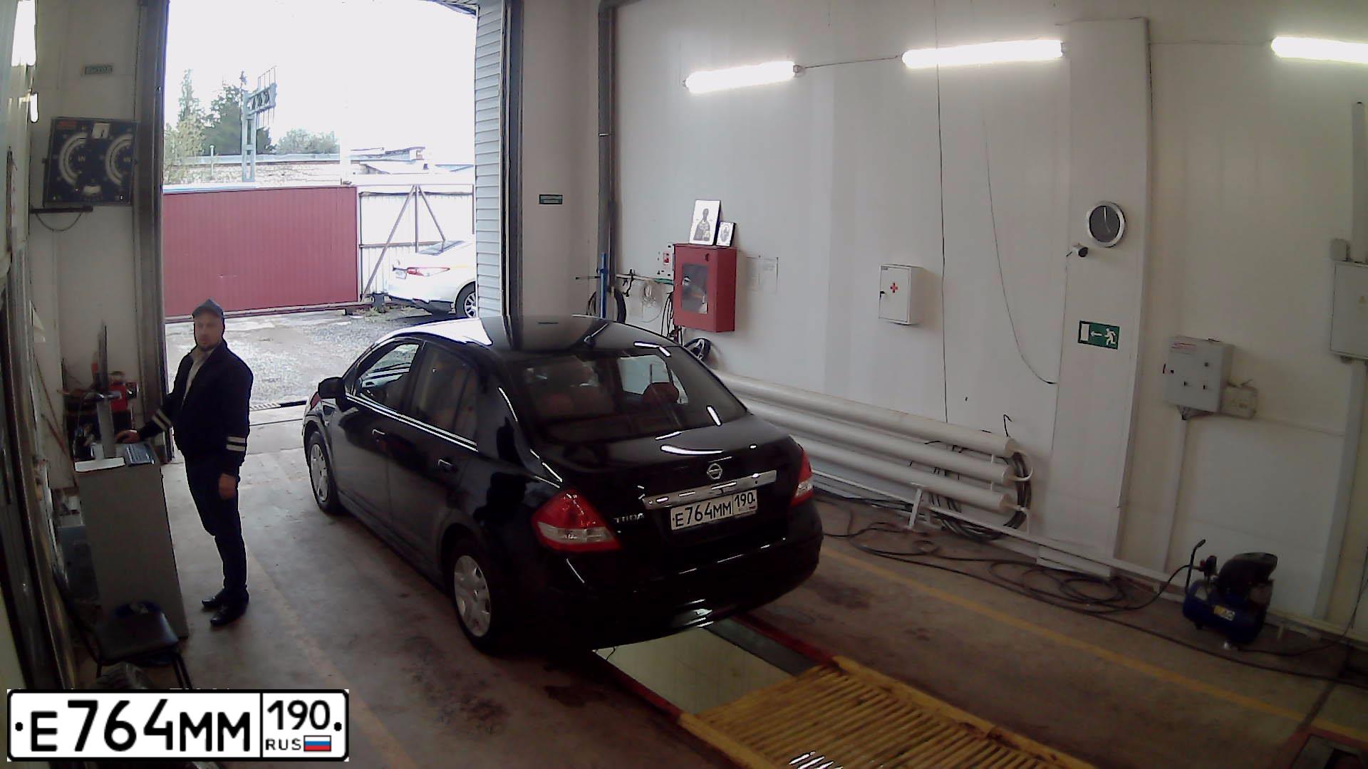 Фото автомобиля NISSAN TIIDA, 2011 — госномер Р541УТ40. Цвет: ЧЕРНЫЙ