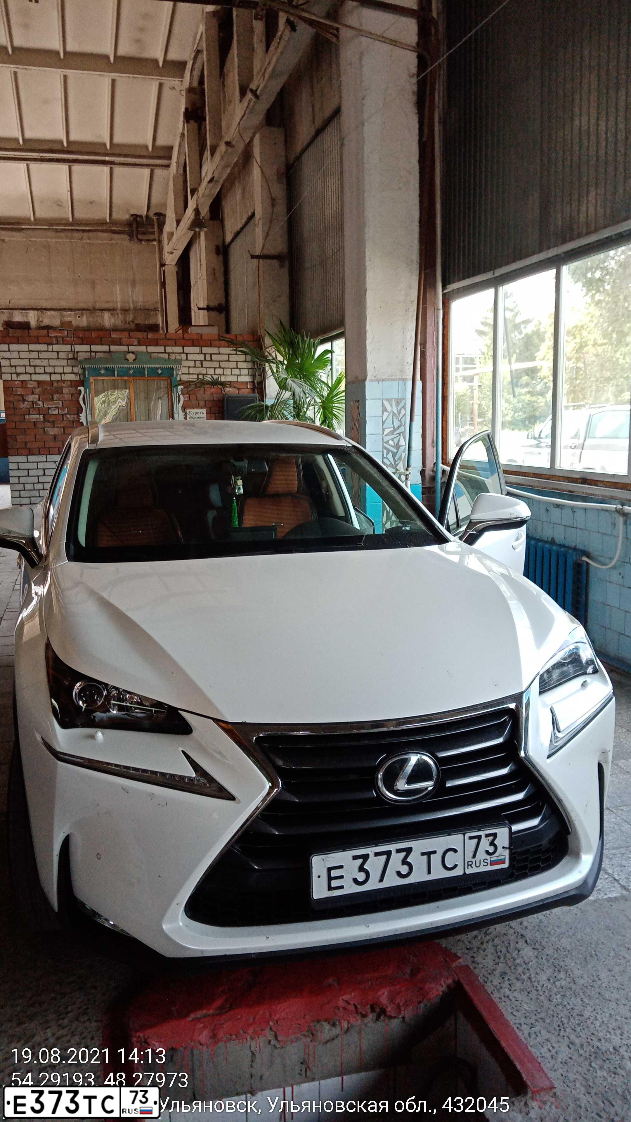 Фото автомобиля LEXUS NX, 2017 — госномер Е373ТС73. Цвет: Белый