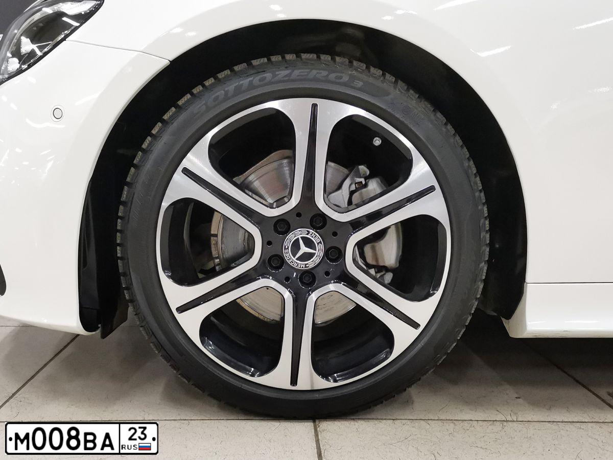 Фото автомобиля MERCEDES-BENZ E-CLASS Е 200 4МАТIС, 2020 — госномер С229ВК977. Цвет: Белый