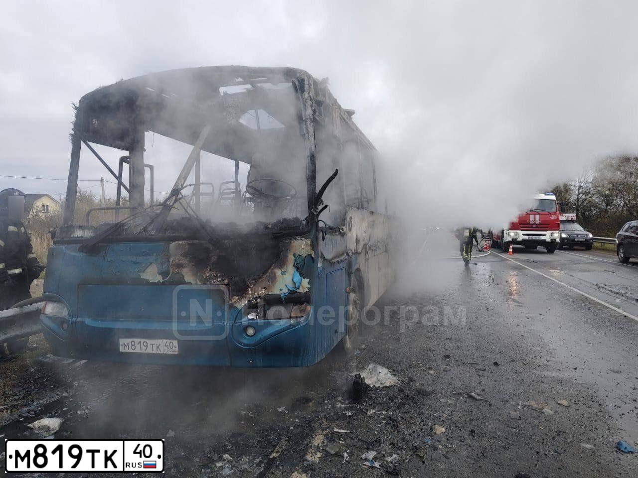 Фото автомобиля KAVZ 4238, 2012 — госномер М819ТК40. Цвет: СИНИЙ МЕТАЛЛИК