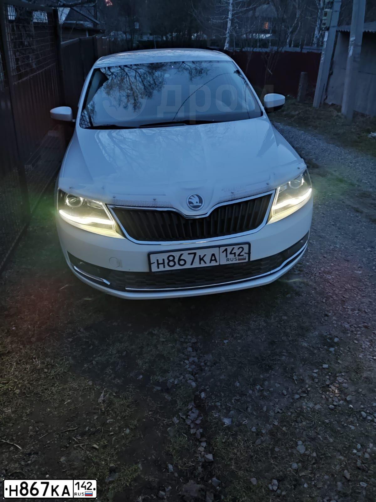 Фото автомобиля SKODA RAPID, 2018 — госномер Н867КА142. Цвет: Белый