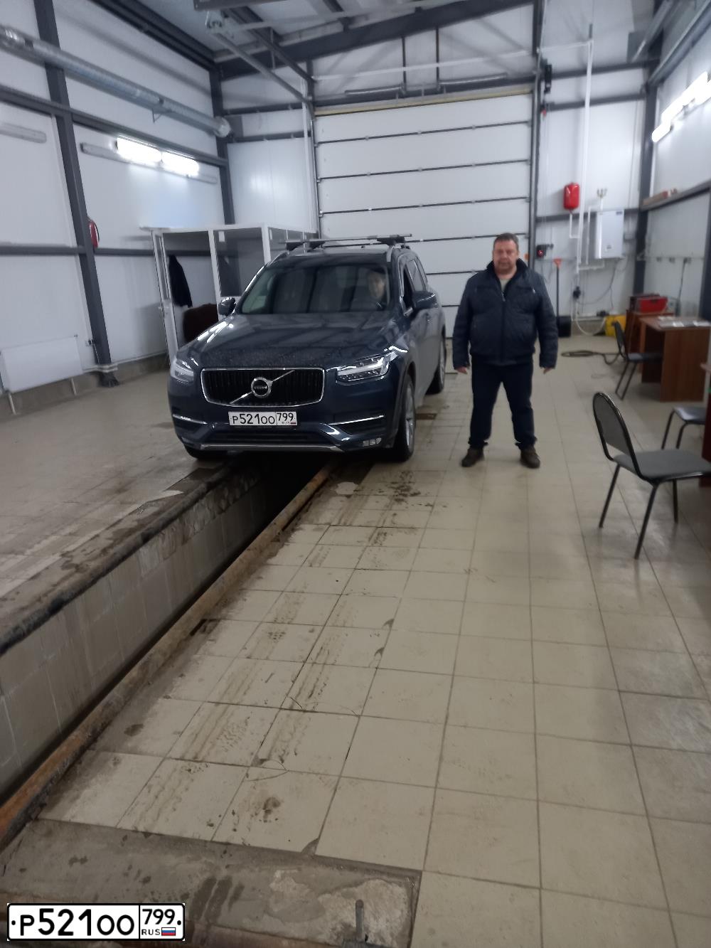 Фото автомобиля VOLVO XC90, 2018 — госномер В010РУ790. Цвет: ТЕМНО-ГОЛУБОЙ
