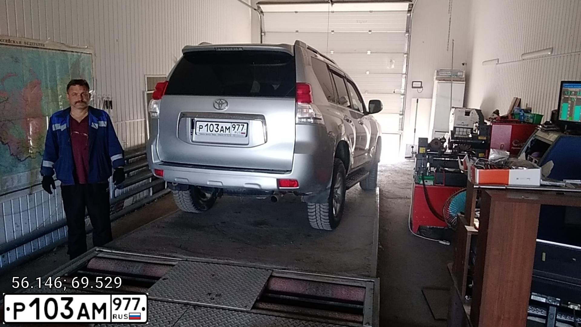 Фото автомобиля TOYOTA LANDCRUISER, 2010 — госномер С692КЕ799. Цвет: СЕРЕБРИСТЫЙ