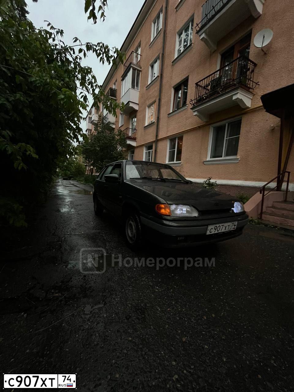 Фото автомобиля LADA 2114 SAMARA, 2007 — госномер С907ХТ74. Цвет: ЗОЛОТИСТО-ТЕМНО-ЗЕЛЕНЫЙ