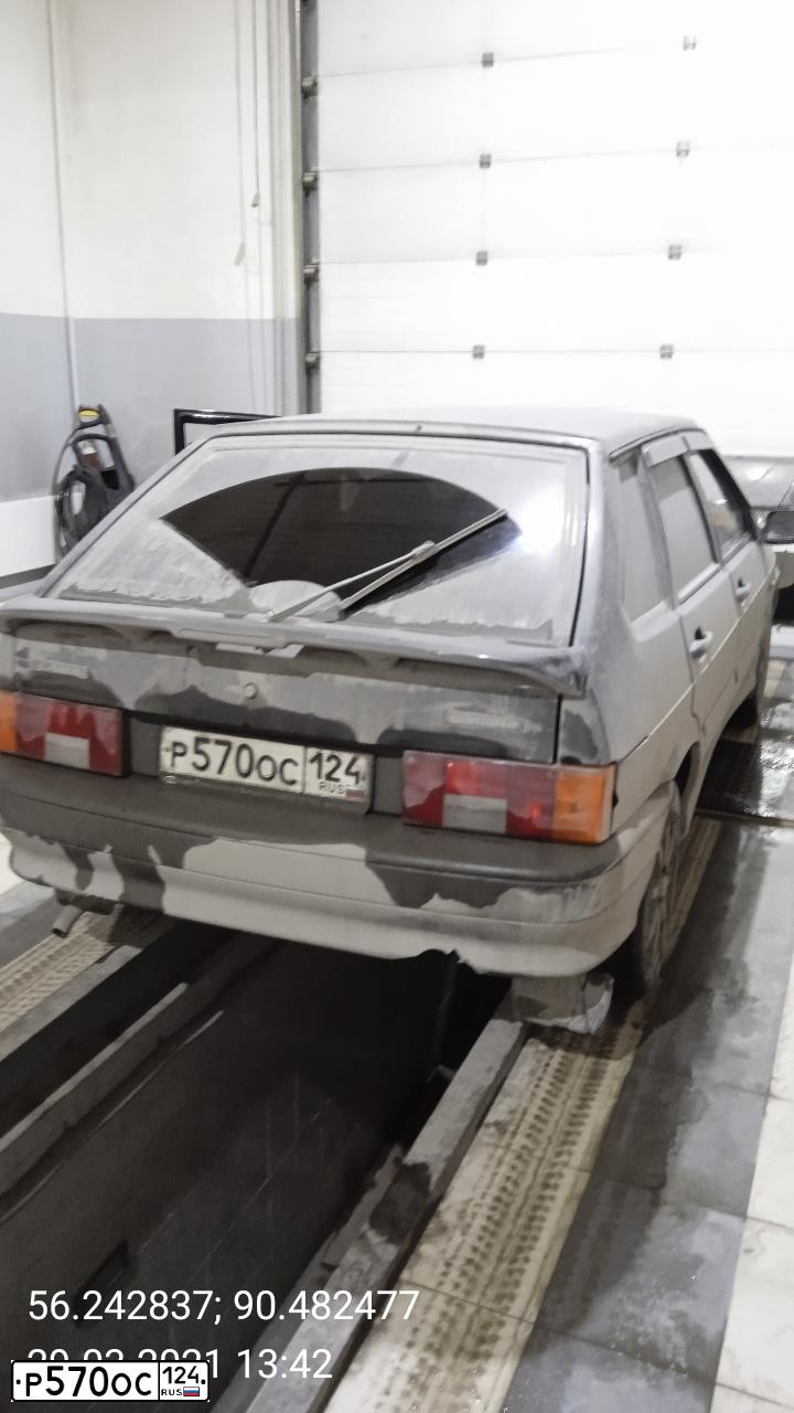 Фото автомобиля LADA 2114 SAMARA, 2011 — госномер Р570ОС124. Цвет: Сине-Черный