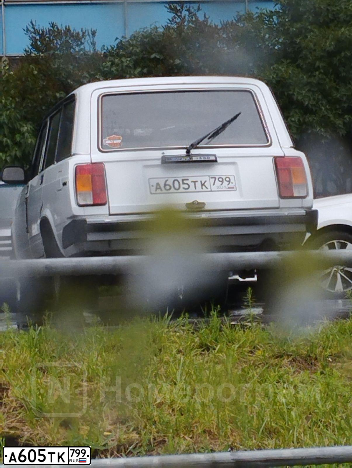 Фото автомобиля LADA 2104, 1999 — госномер А605ТК799. Цвет: Белый