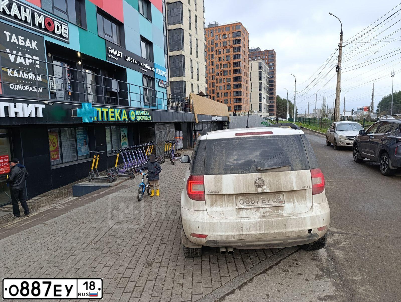 Фото автомобиля SKODA YETI, 2015 — госномер О887ЕУ18. Цвет: Белый