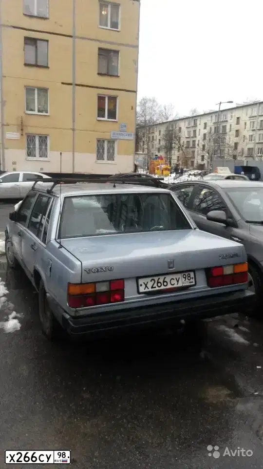 Фото автомобиля VOLVO 740, 1988 — госномер М463КК78. Цвет: голубой
