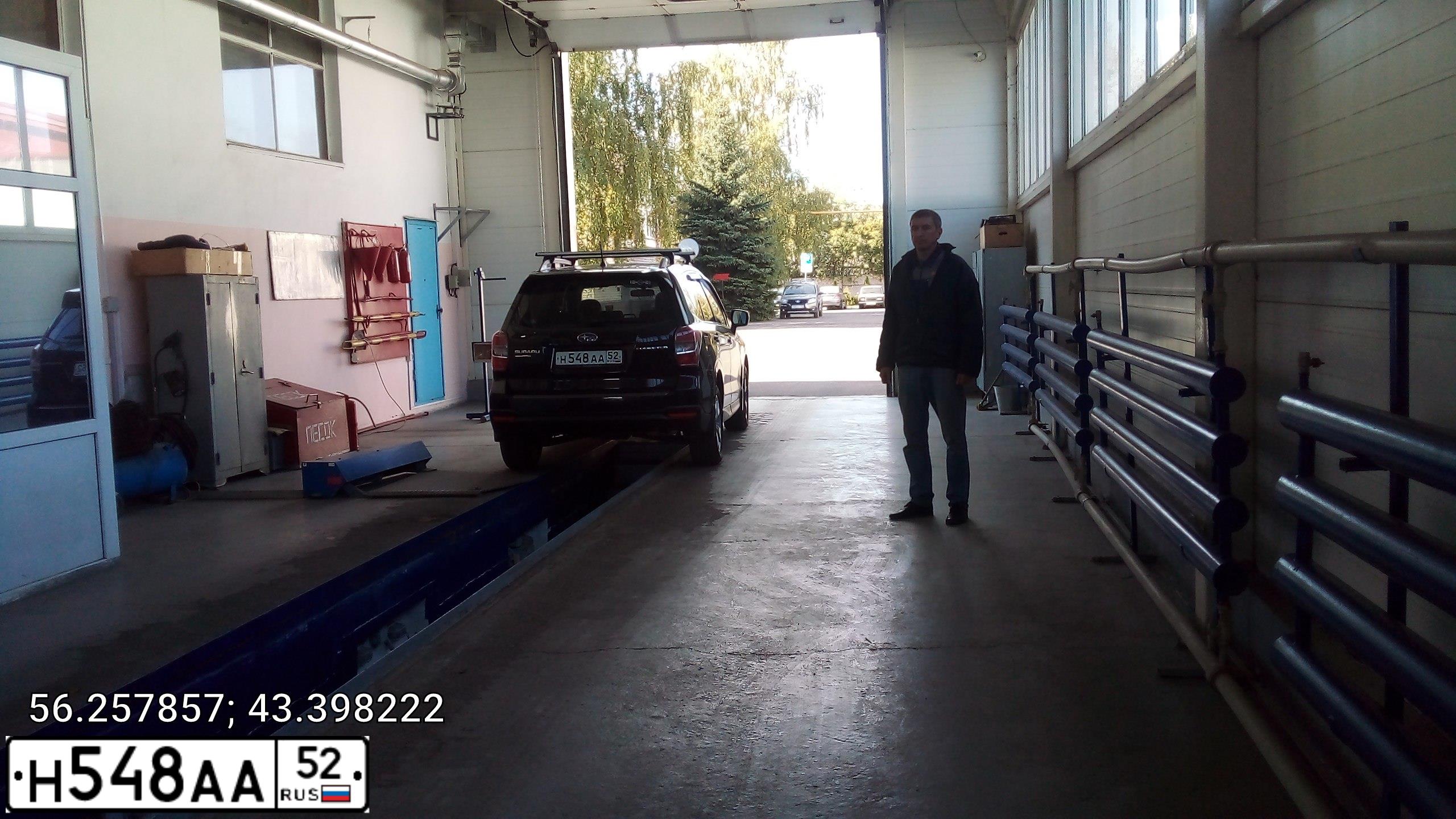 Фото автомобиля SUBARU FORESTER, 2013 — госномер Н548АА52. Цвет: ЧЕРНЫЙ