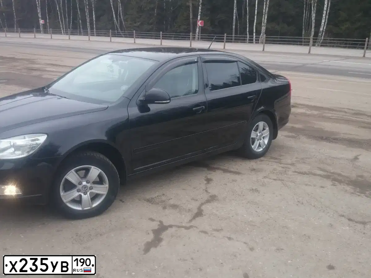 Фото автомобиля SKODA OCTAVIA, 2012 — госномер Н360ЕХ180. Цвет: ЧЕРНЫЙ