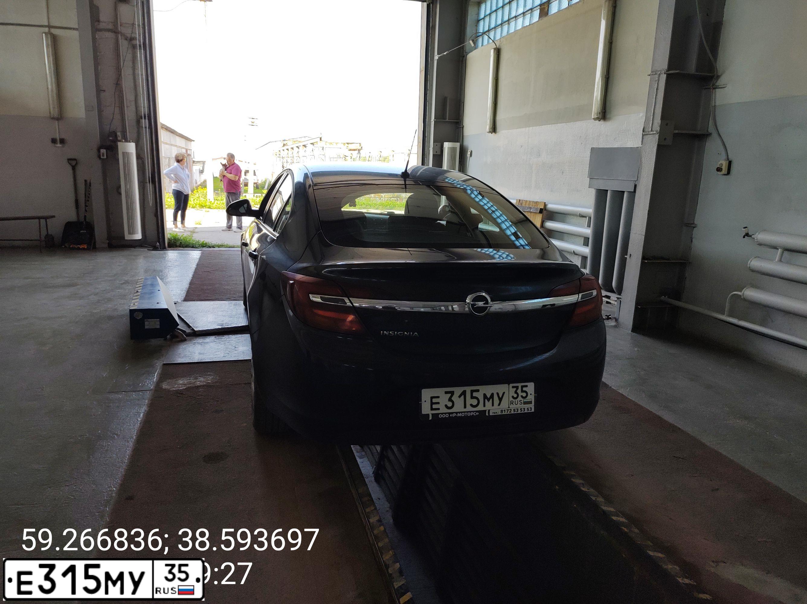 Фото автомобиля OPEL INSIGNIA, 2014 — госномер Е315МУ35. Цвет: ЧЕРНЫЙ