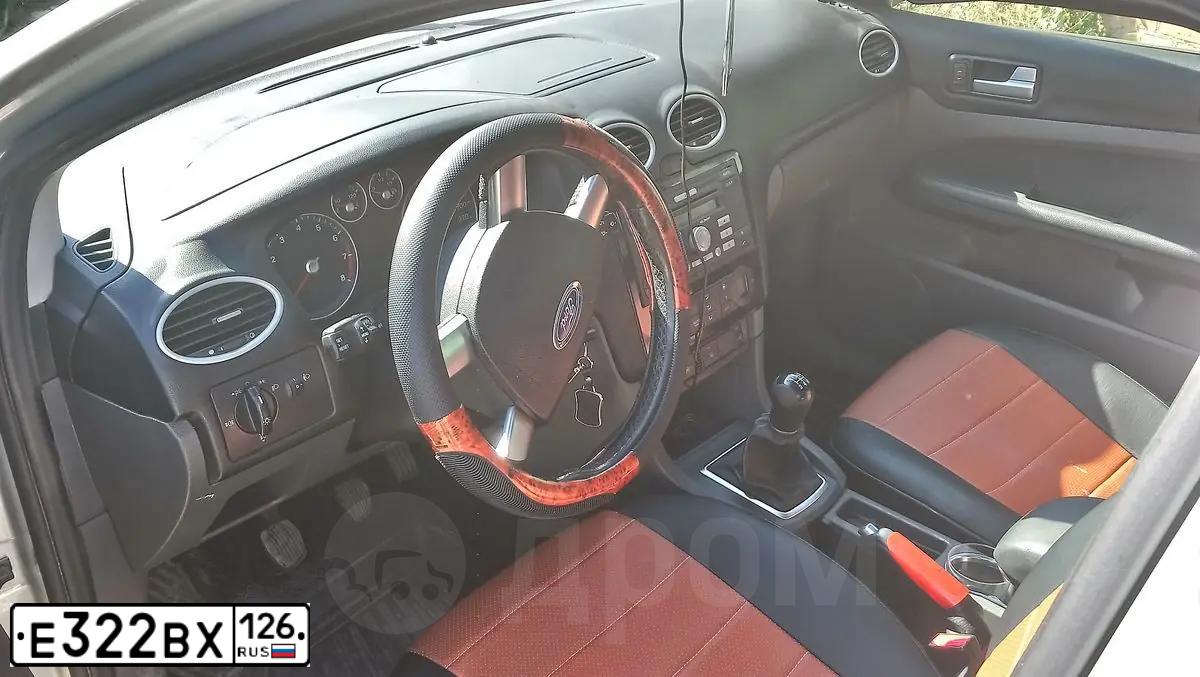 Фото автомобиля FORD FOCUS, 2006 — госномер Е322ВХ126. Цвет: СЕРЕБРИСТЫЙ