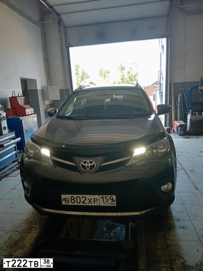 Фото автомобиля TOYOTA  RAV 4, 2013 — госномер К311КС138. Цвет: Серый