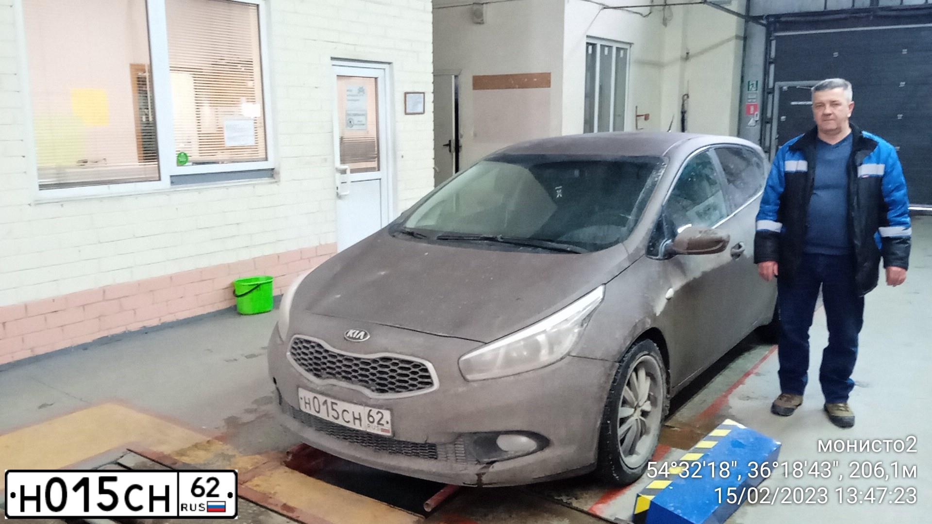 Фото автомобиля KIA CEE'D, 2015 — госномер Р377РК40. Цвет: Коричневый