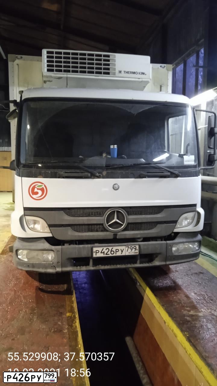 Фото автомобиля MERCEDES ATEGO, 2012 — госномер Р426РУ799. Цвет: Белый
