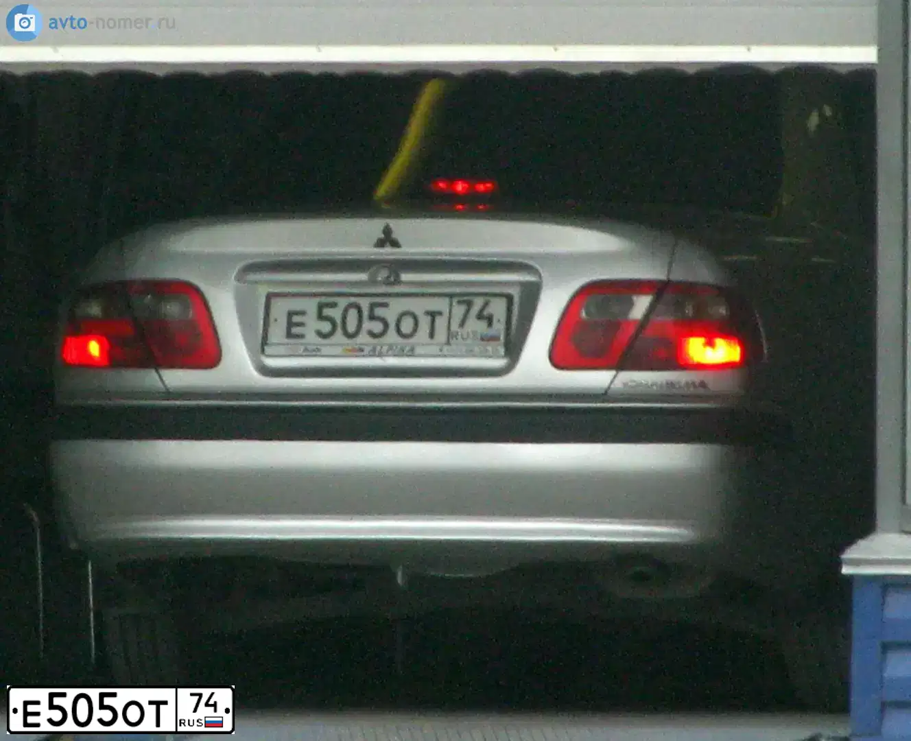 Фото автомобиля MITSUBISHI CARISMA, 1999 — госномер Е505ОТ74. Цвет: СЕРЕБРИСТЫЙ
