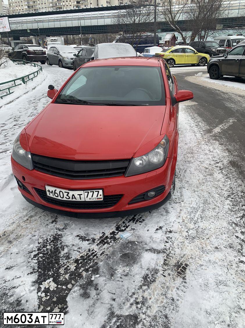 Фото автомобиля OPEL ASTRA, 2008 — госномер Е873НА790. Цвет: КРАСНЫЙ