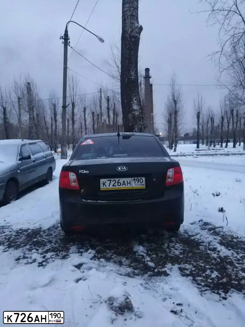 Фото автомобиля KIA RIO, 2009 — госномер Т702СХ69. Цвет: ЧЕРНЫЙ