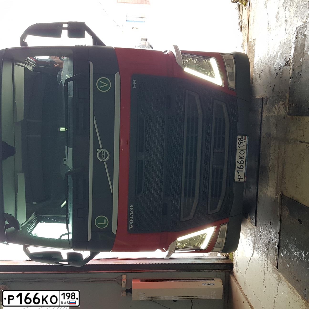 Фото автомобиля VOLVO O SERIE FH 4X2, 2019 — госномер Р213ОХ797. Цвет: Красный