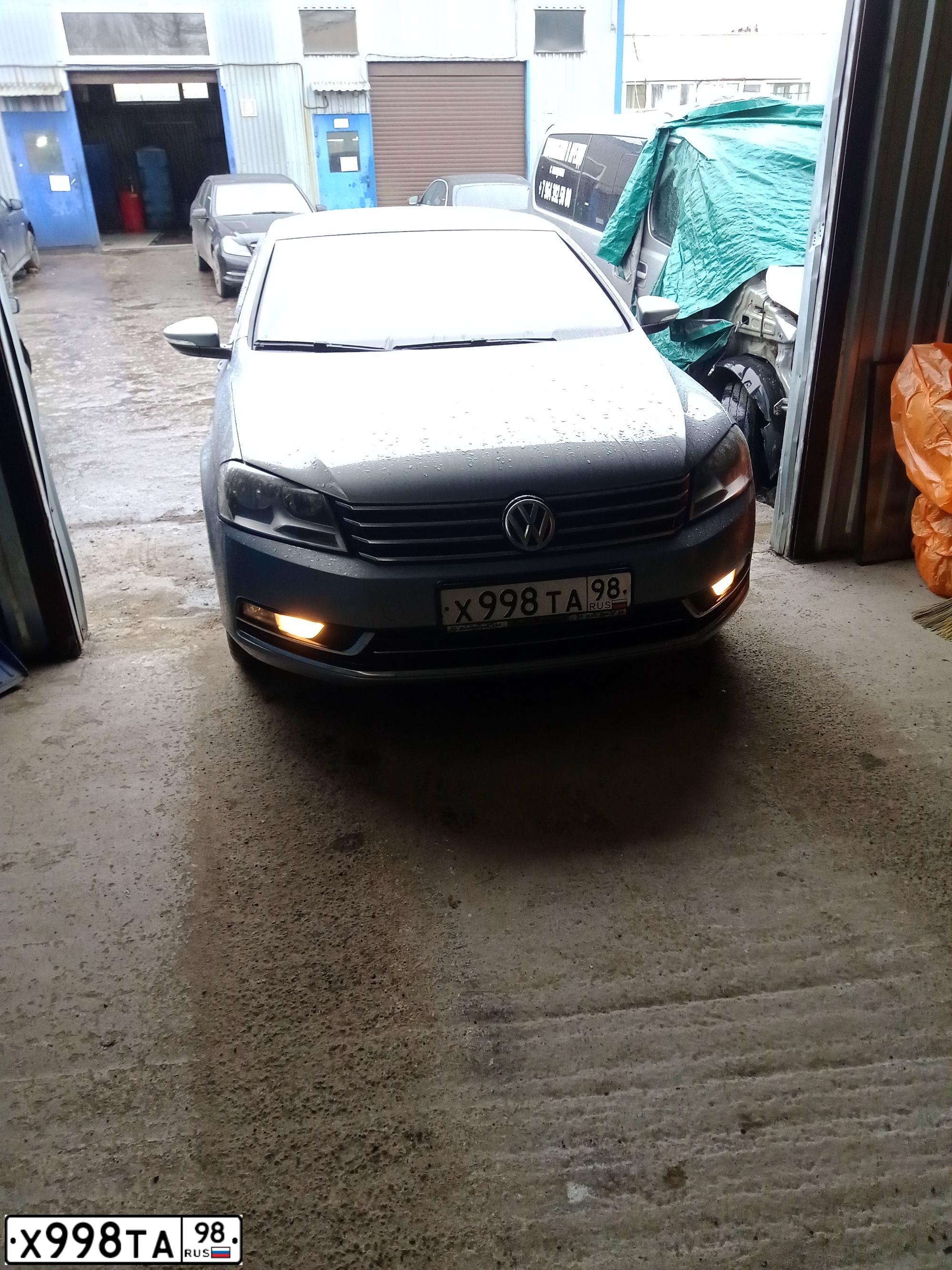 Фото автомобиля VOLKSWAGEN PASSAT, 2009 — госномер М232МХ178. Цвет: СЕРЫЙ СВЕТЛЫЙ